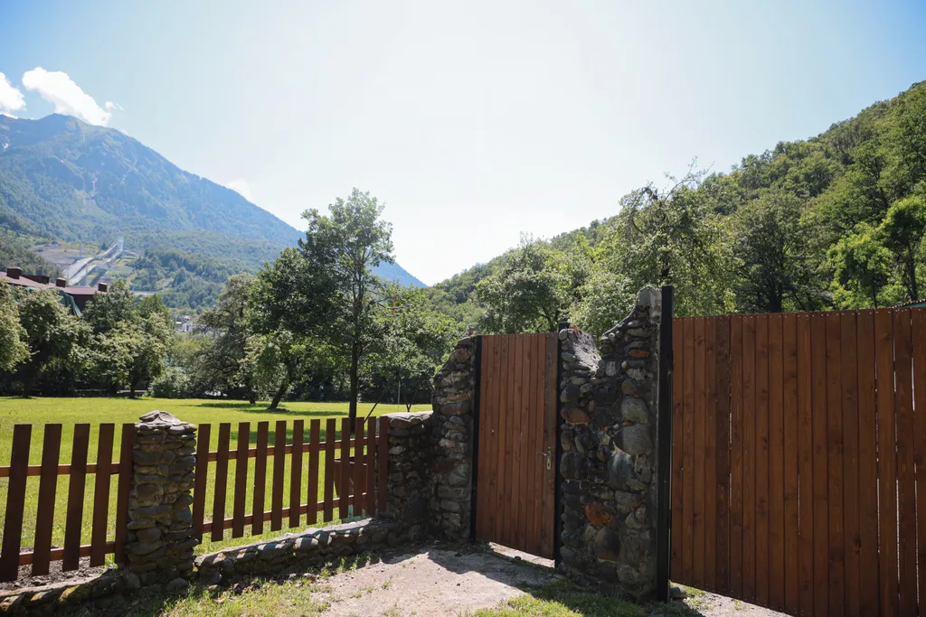 Коттедж Дом-глэмпинг с видом на горы — Эсто-Садок