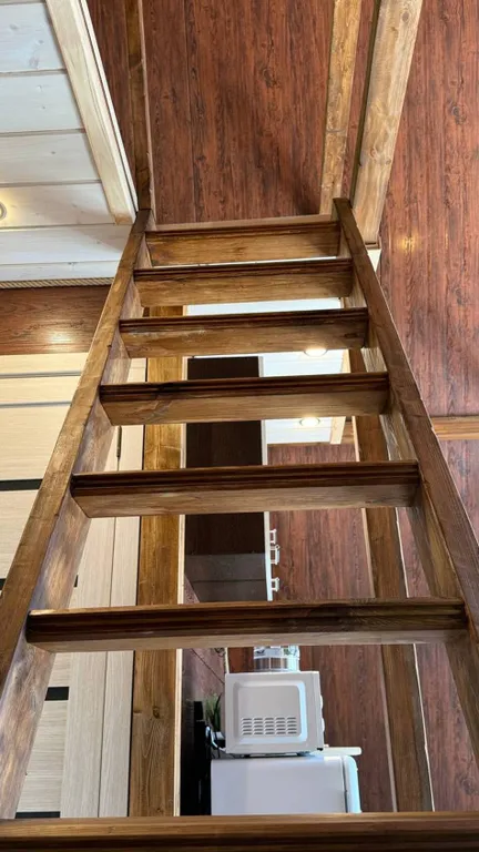 Горный приют, А-Фрейм в центре