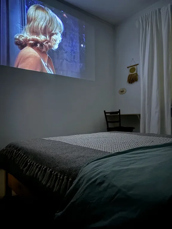 Атмосферная квартира с уникальным дизайном и проектором для фильмов