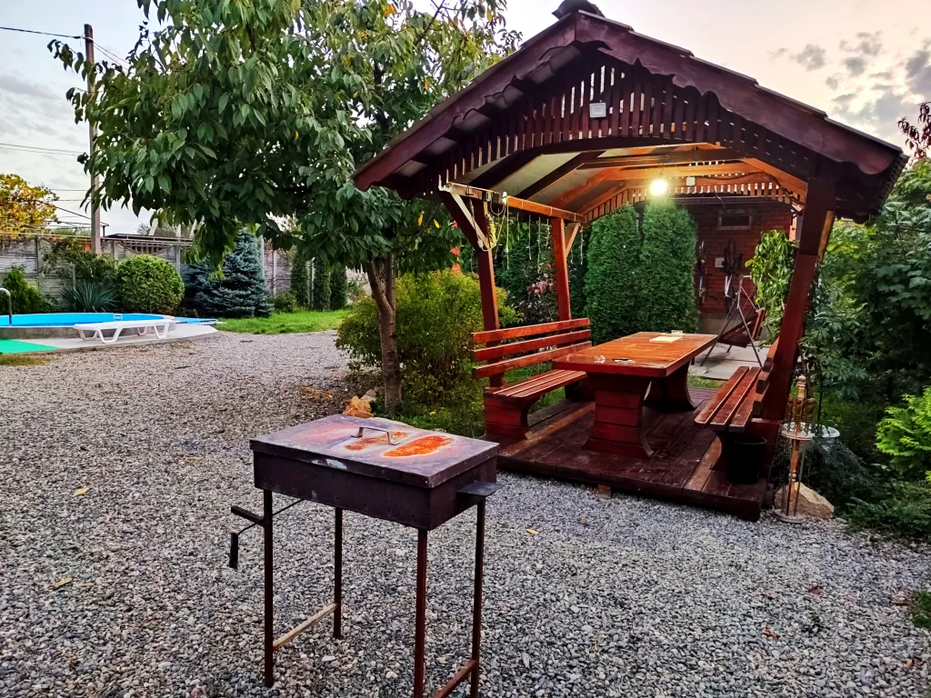 Дом "Тульский пряник", рядом с термальным источником "Псыгупс".