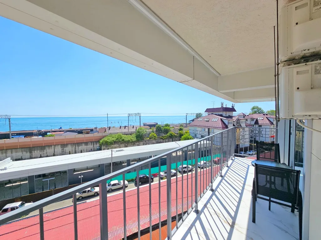 Большая квартира с видом на море