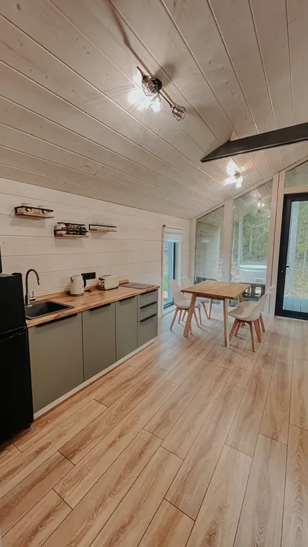 Шале в глэмпинге Лесариум с купелью и мангалом