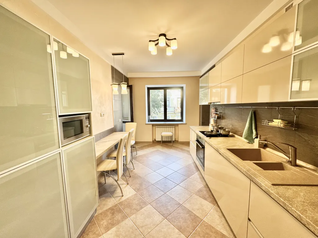 Апартамент на пешеходной улице