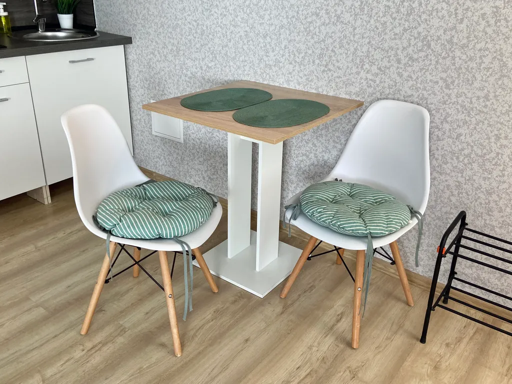 Светлая студия с двориком и парковкой