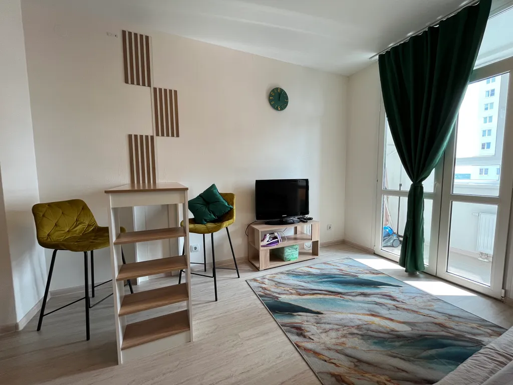 Уютная, новая квартира-студия в экологическом районе