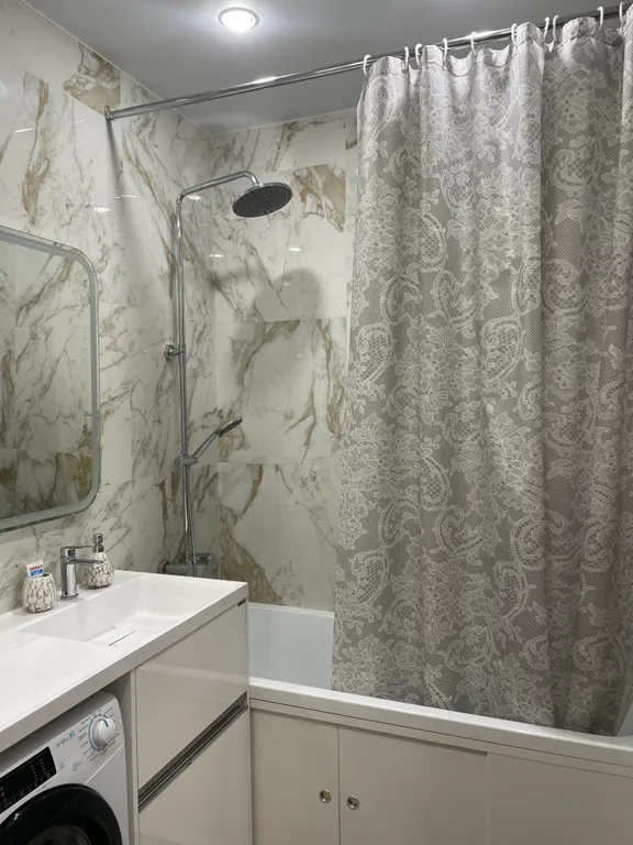 Просторная, после ремонта, квартира на Набережной, в центре города