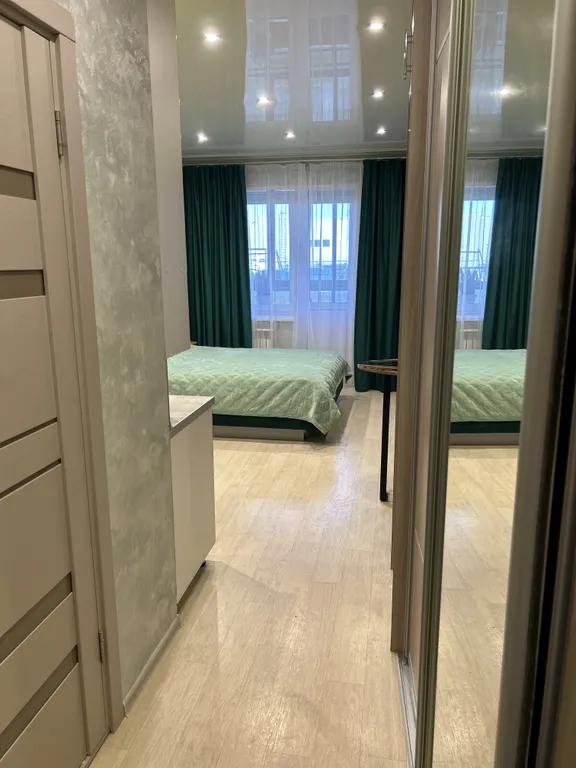 Просторная студия с дизайнерским ремонтом