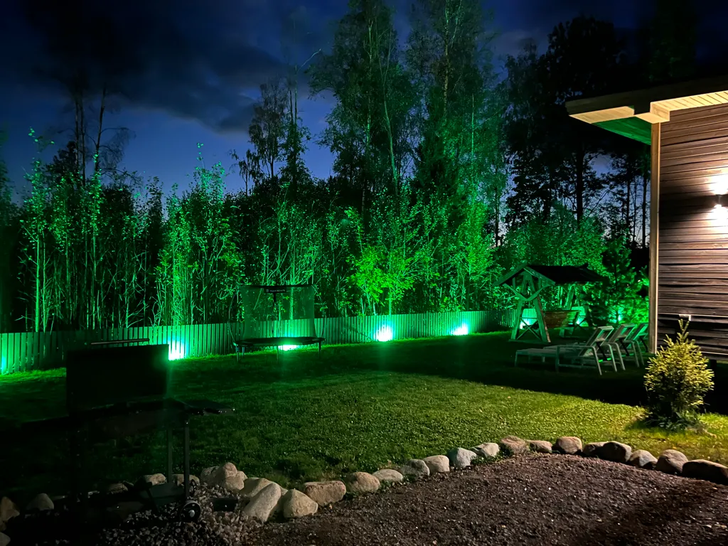 Новый современный дом с просторной кухней-гостиной