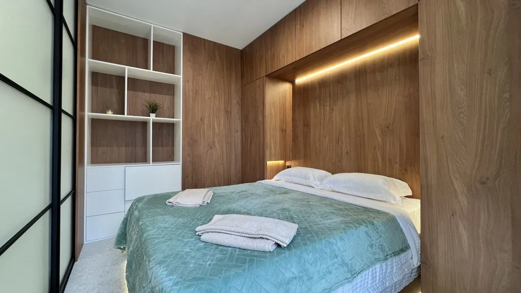 Квартира с бaлконoм и видом на моpе