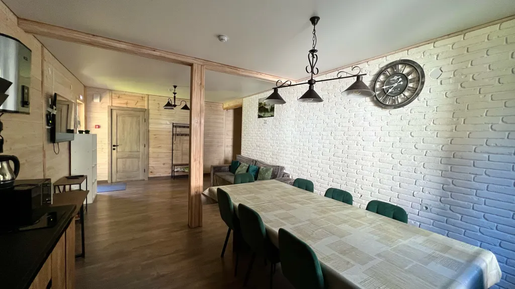 Уютный коттедж на большую компанию в лесу