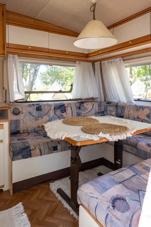 3-х местный автодом с видом на лес и озеро