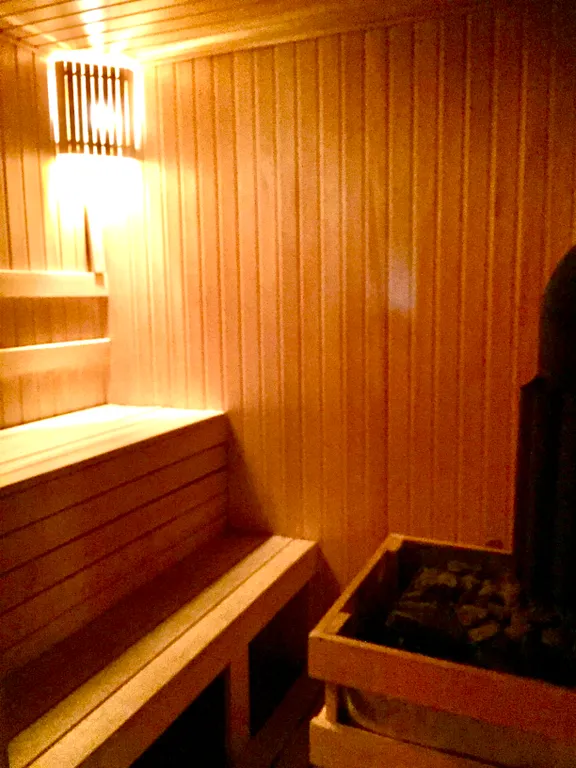 Коттедж Красивый дом с русской баней на дровах и теплым бассейном — Обухово