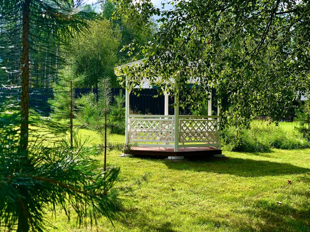 Дом на берегу озера