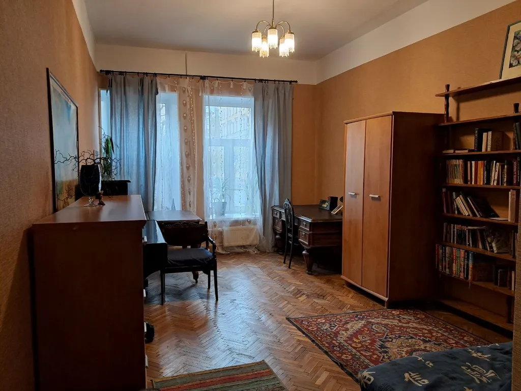 Петербургская квартира в центре города