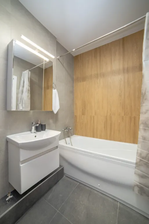 Евродвушка с балконом на Тверитина 41 для 4 гостей