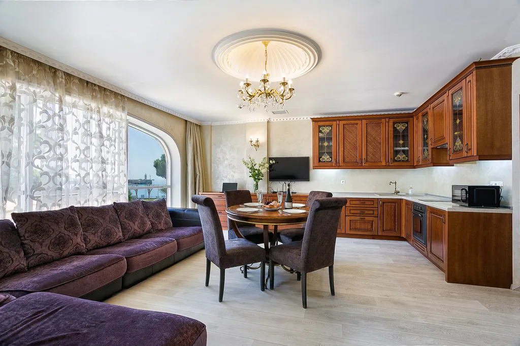 Квартира Апартамент с видом на море и набережную — аренда посуточно в Ялта