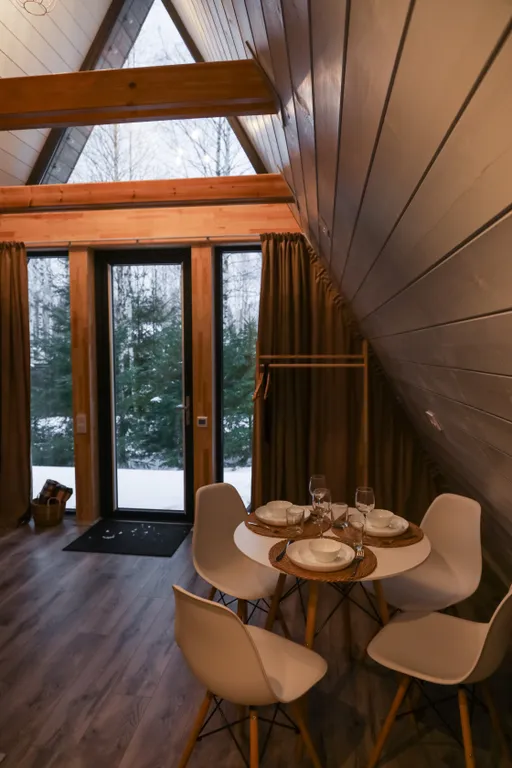 Дом A-Frame в лесном массиве