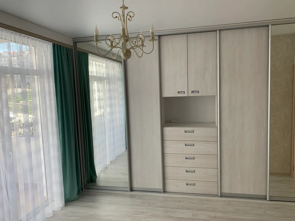 Новые апартаменты c террасой и видом на город и море