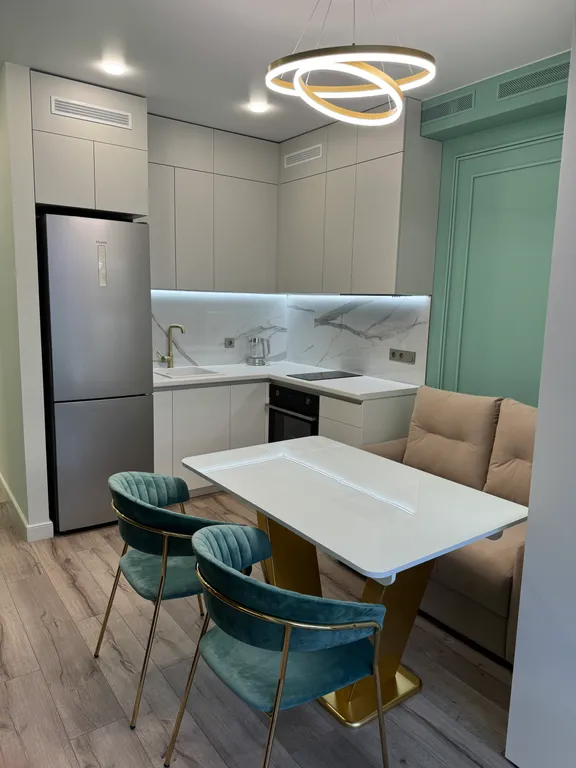 Дизайнерская квартира с бассейном на 13 этаже