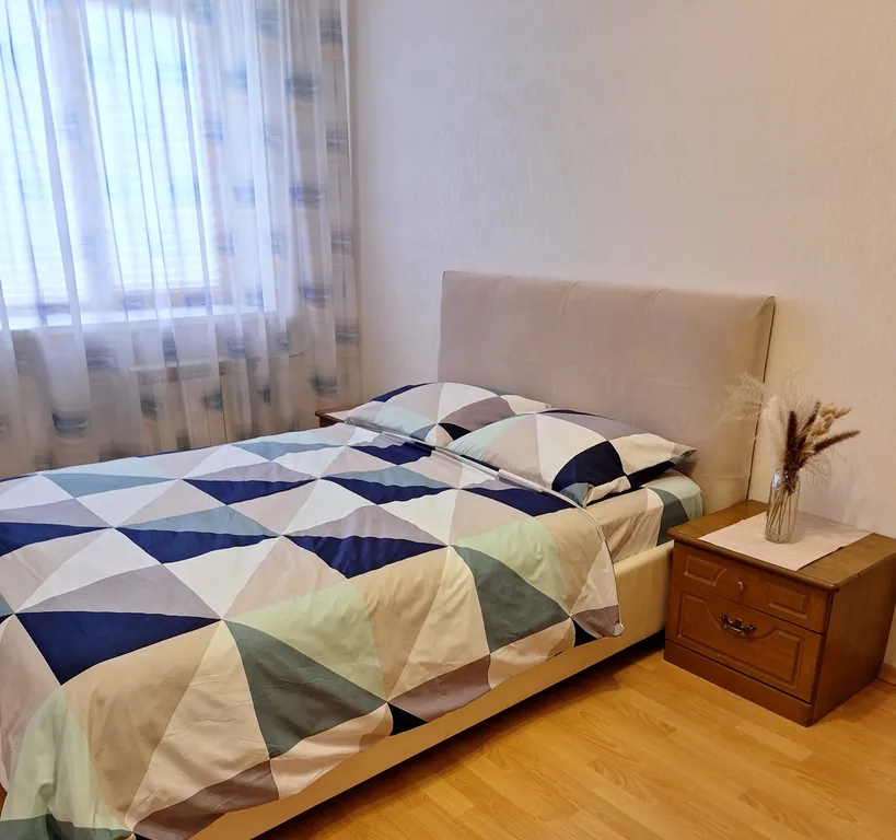 Просторная и уютная 2-комнатная квартира — аренда посуточно в Альметьевск