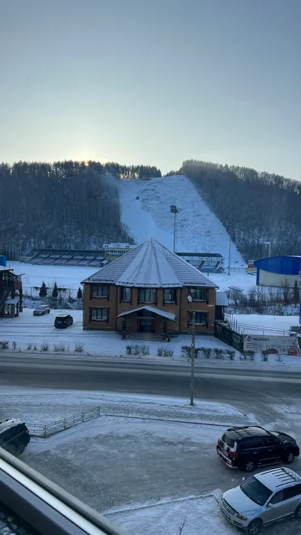 Новая квартира в центре города с видом на горы