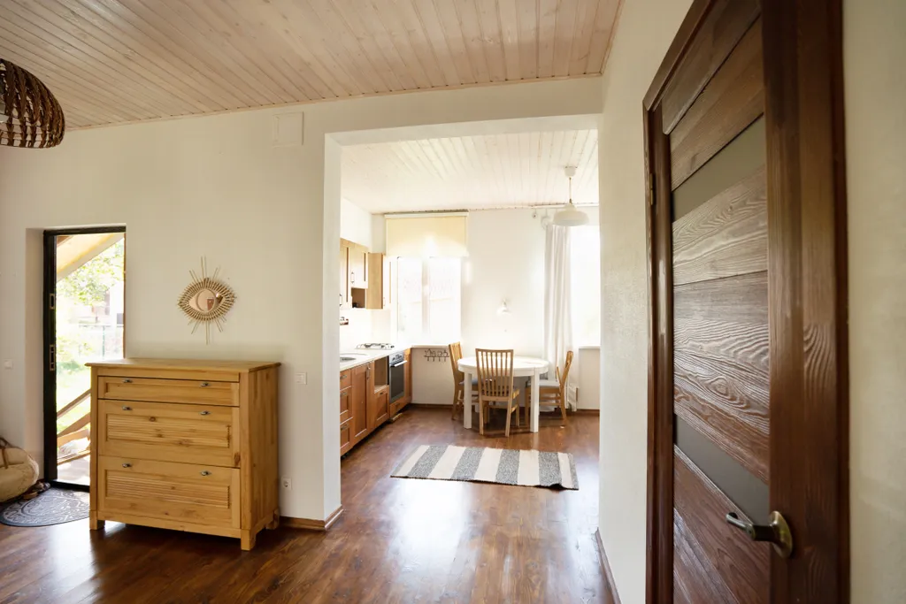 Уютный дом с просторной территорией