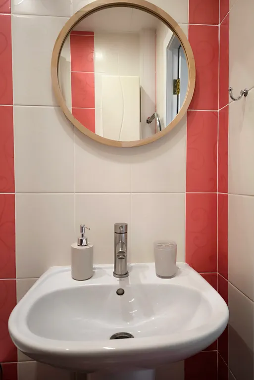 Солнечная двухкомнатная квартира с видом на город