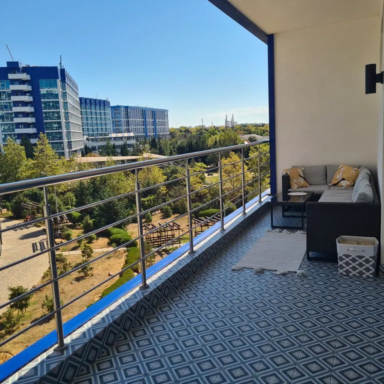 Квартира Дизайнерская квартира-студия у моря с видом на бассейн — Севастополь