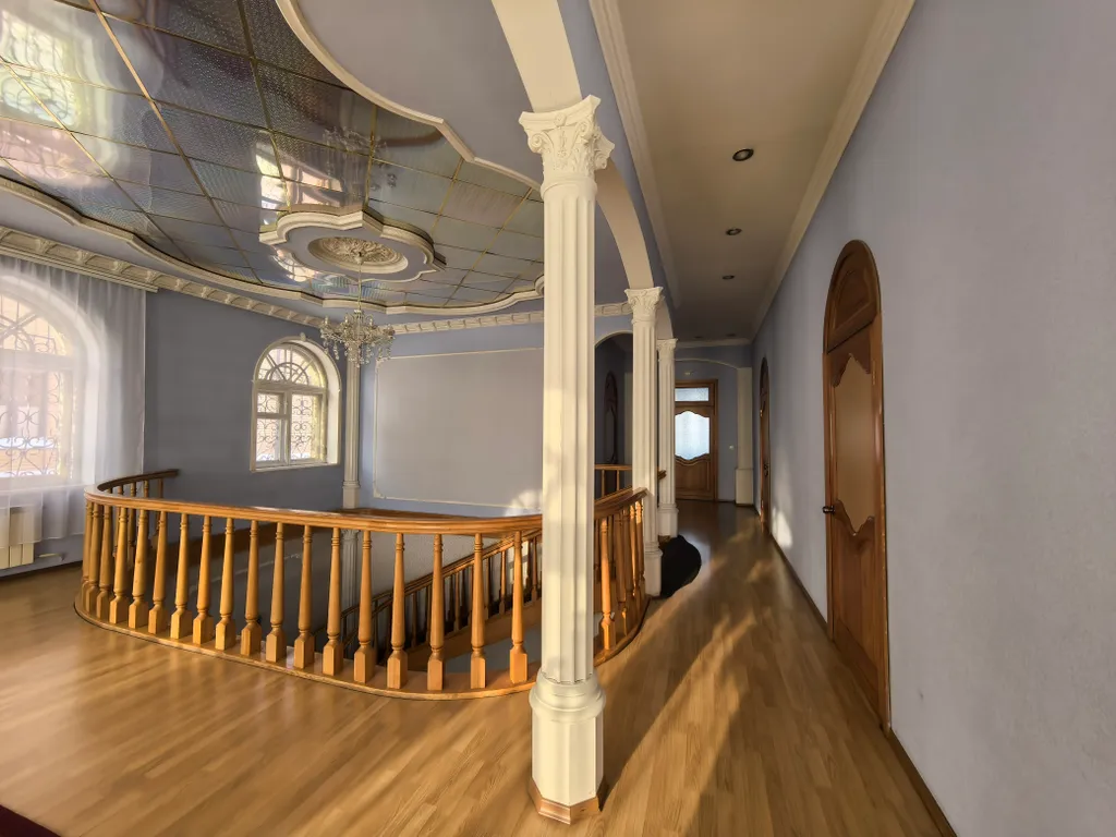 Коттедж в центре города с бассейном