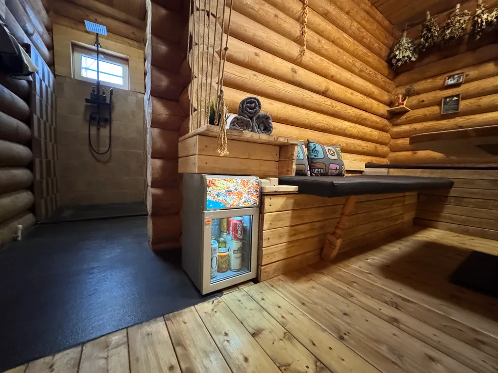 Срубовой дом с большим бассейном и шикарным видом на Жигулевские горы