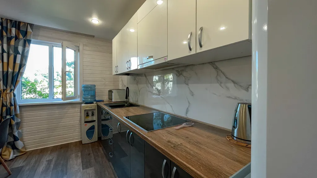 Новый и экологичный дом с бассейном у моря