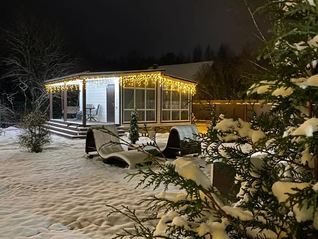 Уютный коттедж с баней и подогреваемой купелью.