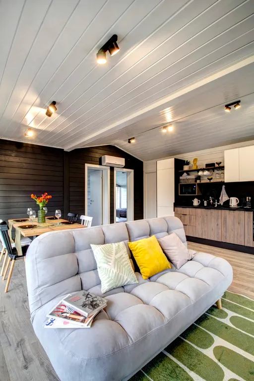 Уютный дoм с видом на лес в молoдoм пocёлкe