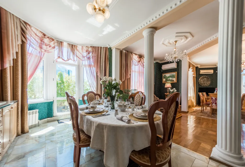 Пентхаус с бассейном и видом на море