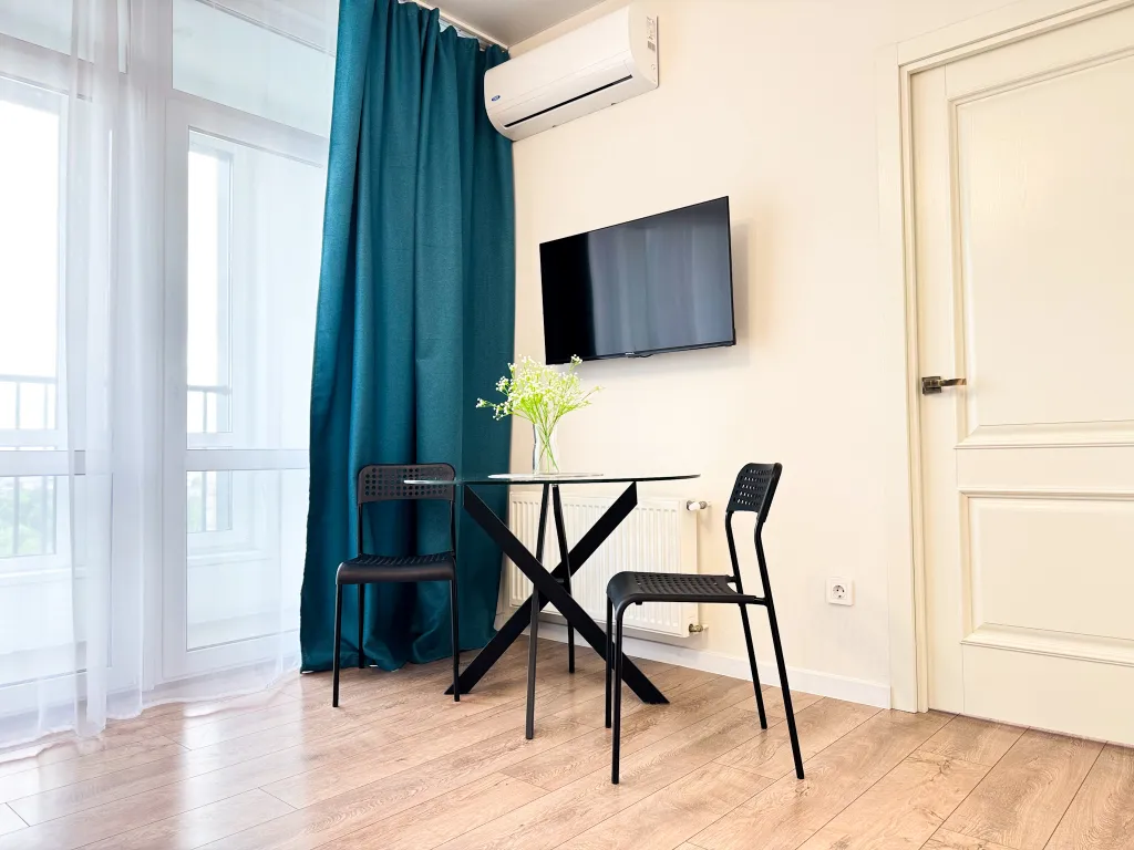 Рядом с площадью Победы