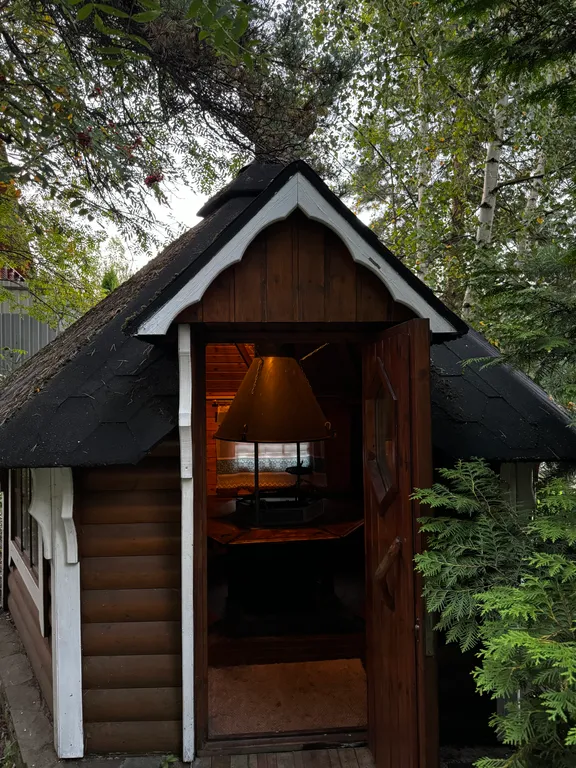 Уютное Бунгало в лесу у горнолыжного склона и пляжа Сорочаны