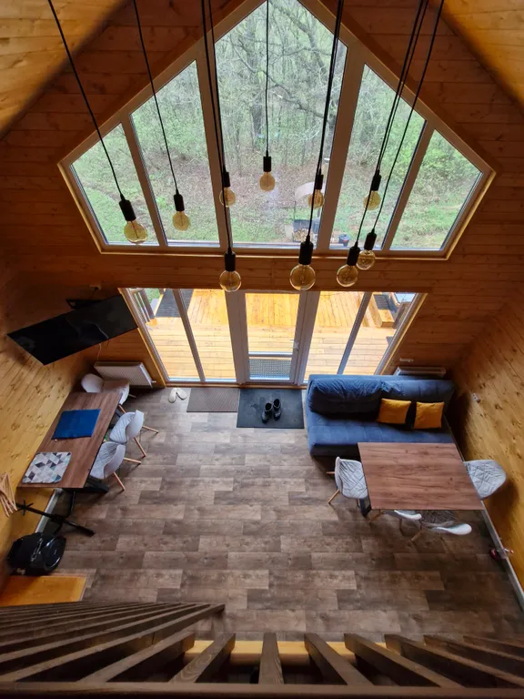 Абсолютнo новый уютный дoм в лесу с чаном на террасе