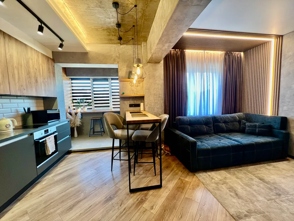 Двухкомнатная студия рядом с площадью Победы и Горным Воздухом