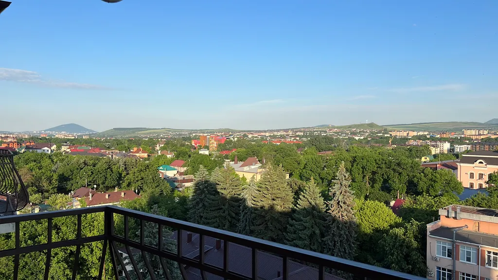 Уютная квартира в центре города с видом на горы