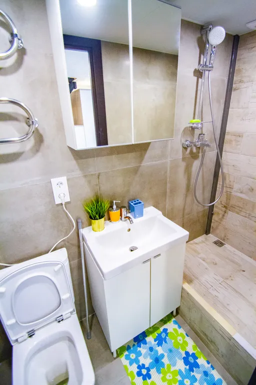 Двухъярусная студия с дизайнерским ремонтом