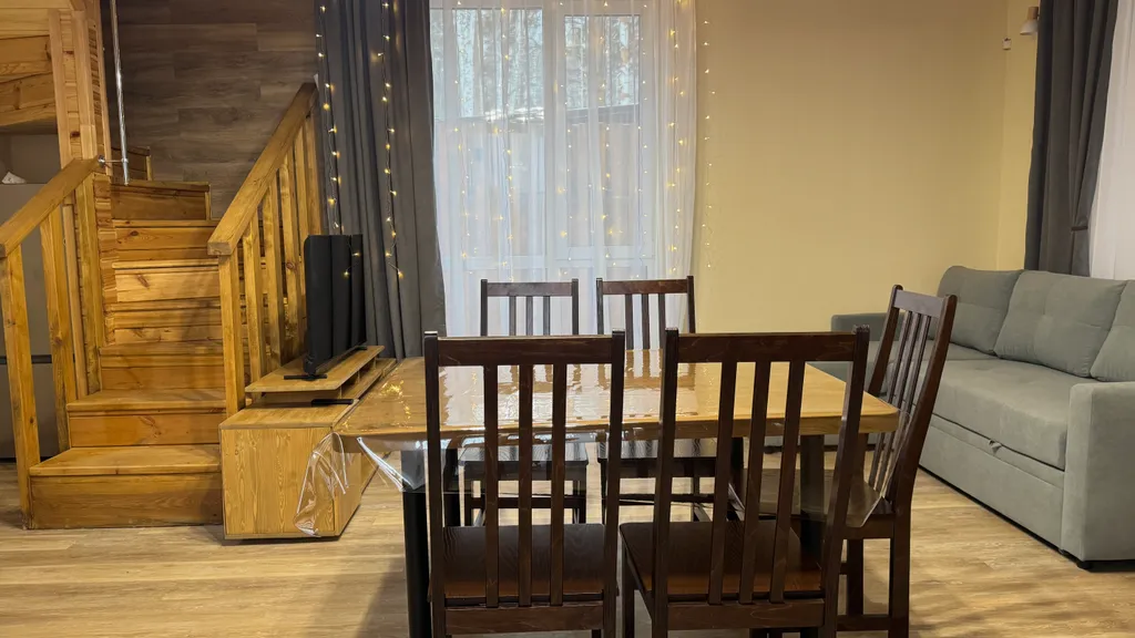 Дом Тихий Бор в березовом лесу