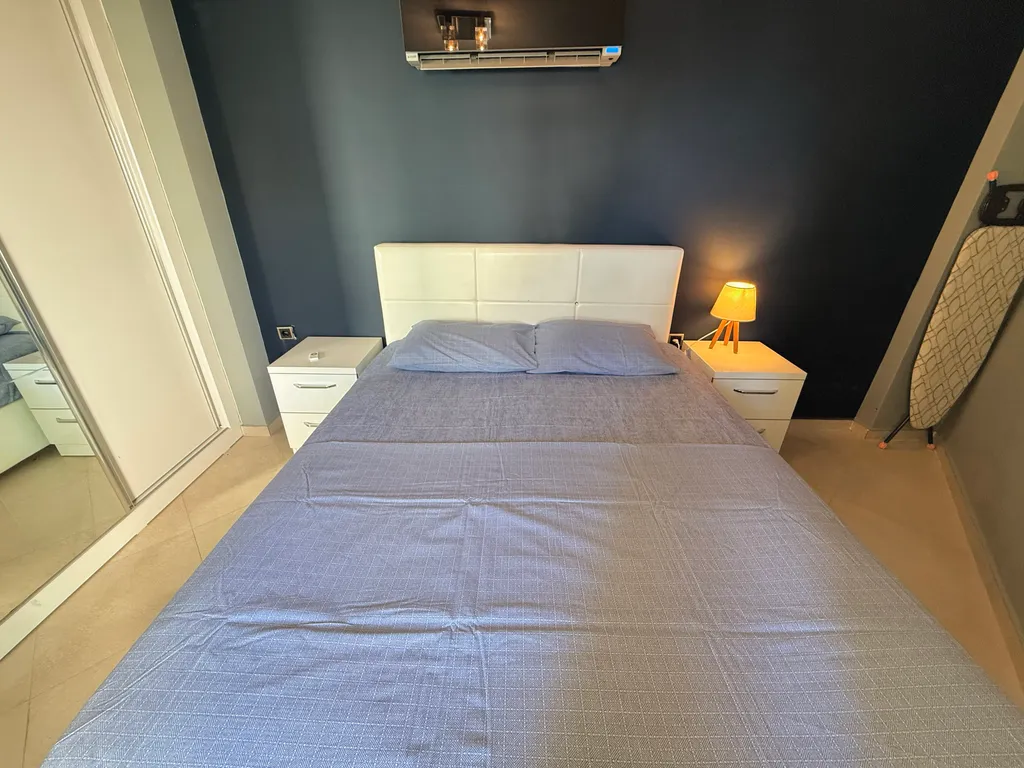 Sea View 2BD Flat 50m to the Beach