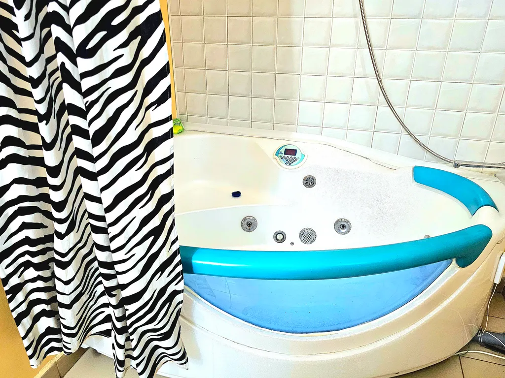 Большая 2к с джакузи