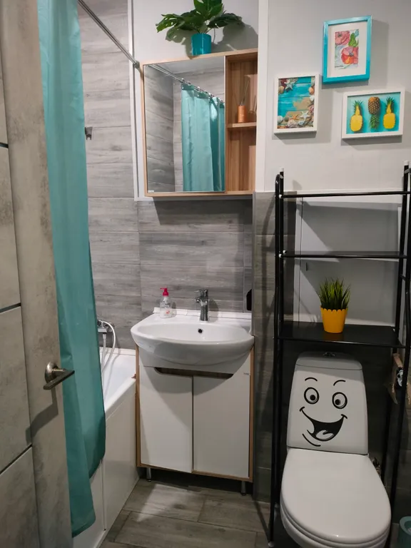 Уютная студия в новостройке с понарамными окнами