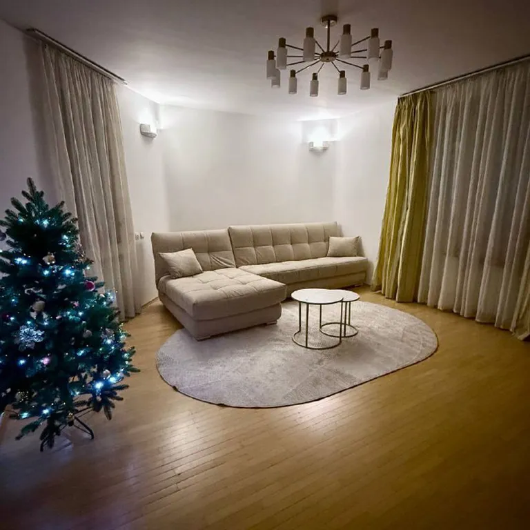 Просторная двухуровневая квартира с джакузи