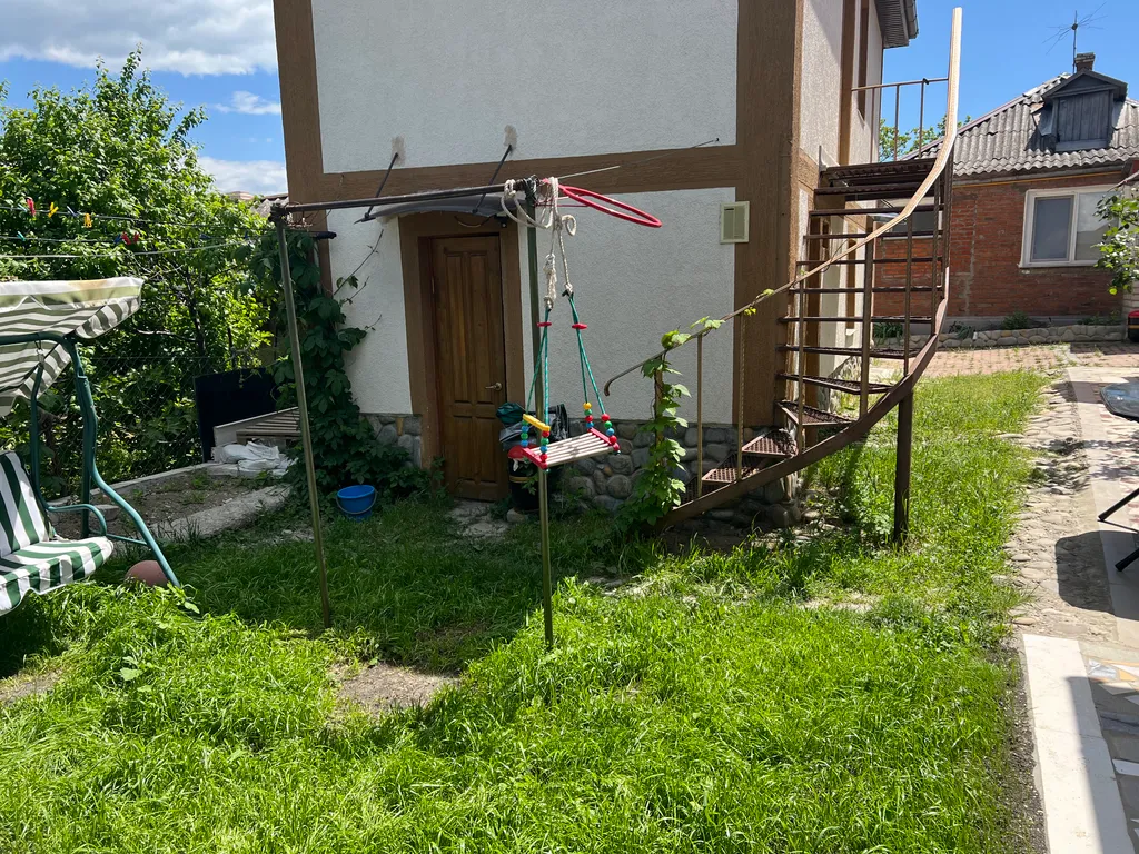 Коттедж Студия в отдельном доме, с мангальной зоной, бильярдом — Новороссийск