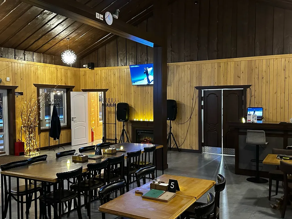 Коттедж Уютный коттедж на берегу Красного озера — Светлое