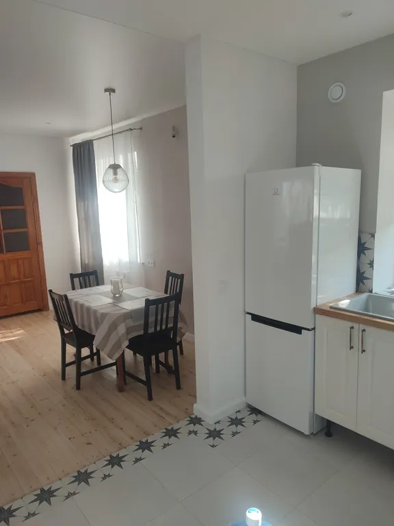 Дом с камином, красивой беседкой  большой территорией недалеко от моря