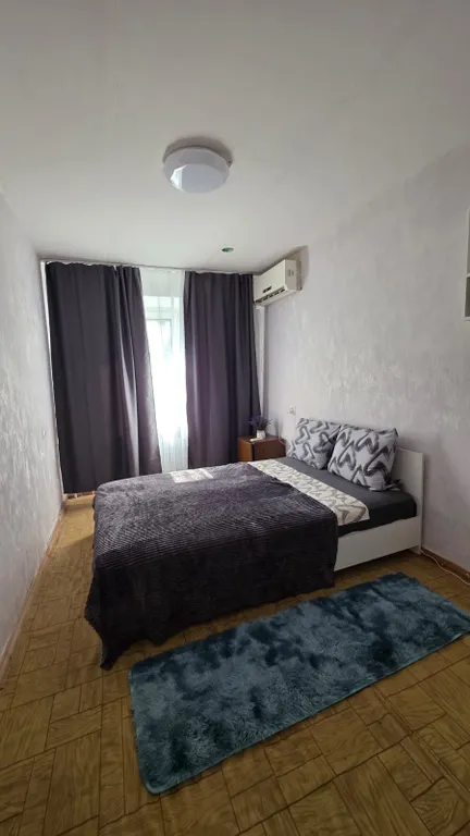 Рядом госпиталь. Хороший вариант и для командированных