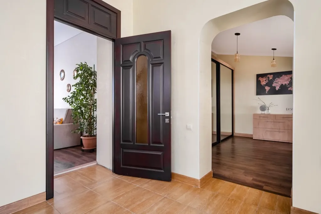 Квартира c Двумя Раздельными Спальнями и Балконом